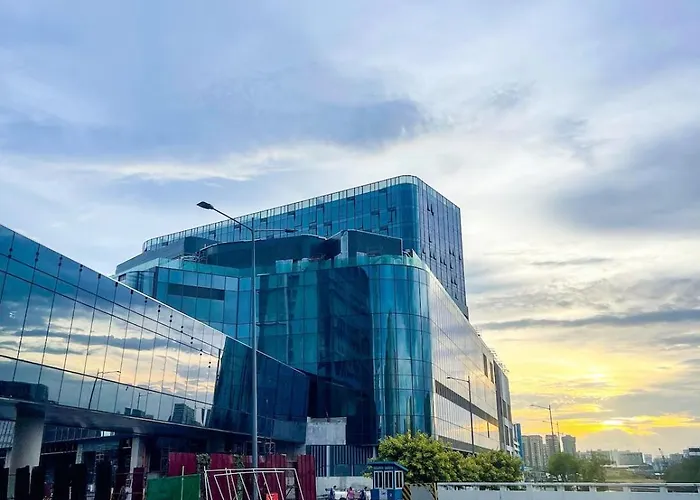 Modern & Luxury 3br Near Solaire, Okada, Airport Apartamento